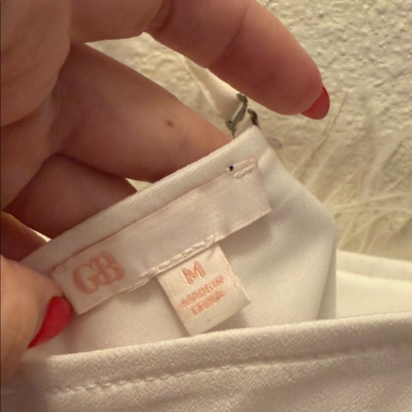 Gianni Bini Women’s White Feathered Crop Top - Picture 3 of 4